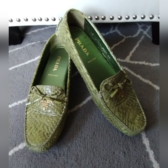 Prada Green Snake Embossed Leather Driving Loafers - Picture 2 of 13